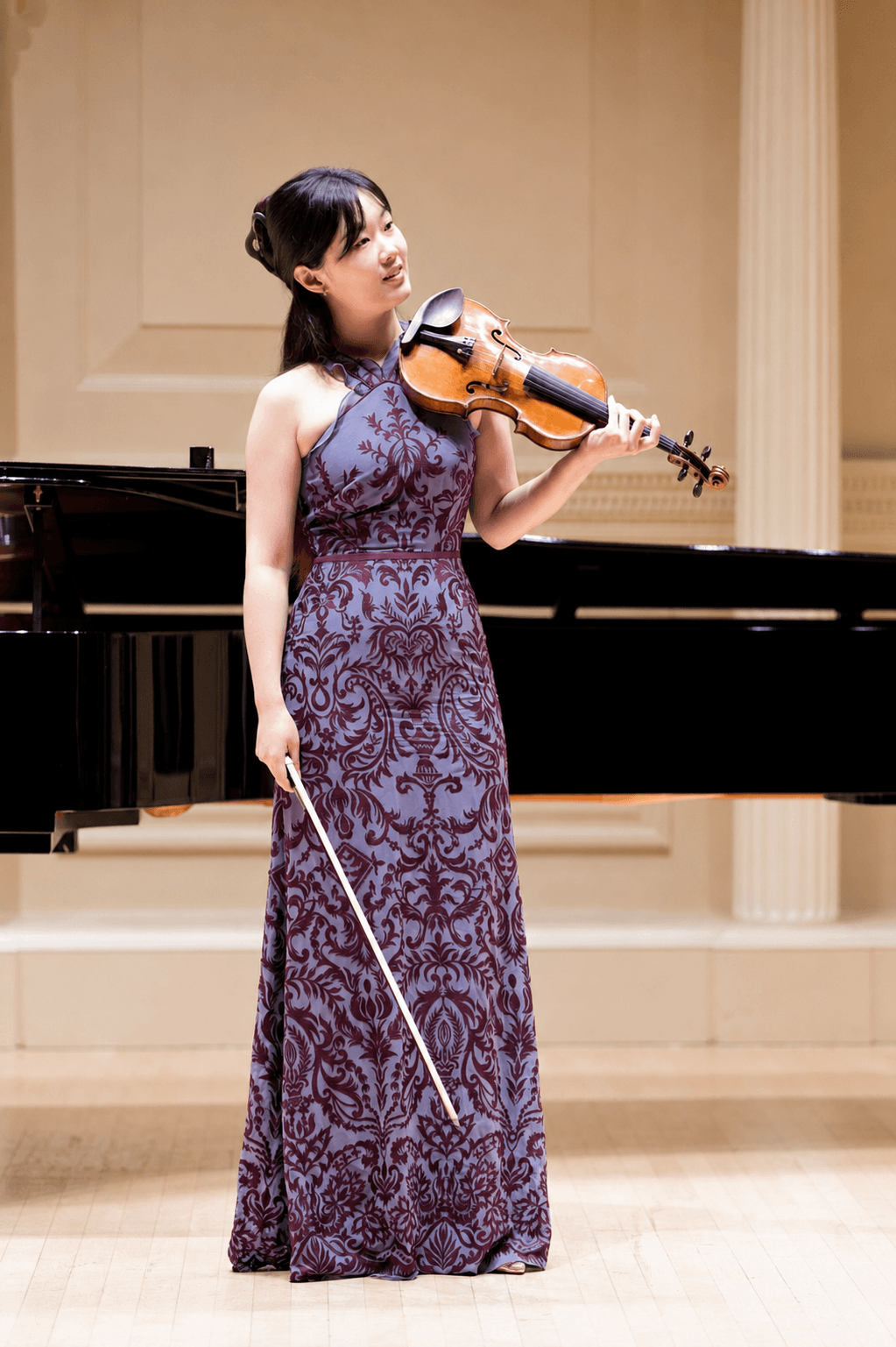 Bin Gui on stage with her violin